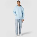 Hoodie mit Label-Applikation in eisblau